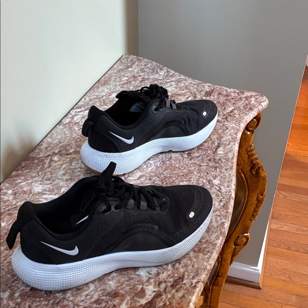 Nike Black White Women's Athletic Sneakers